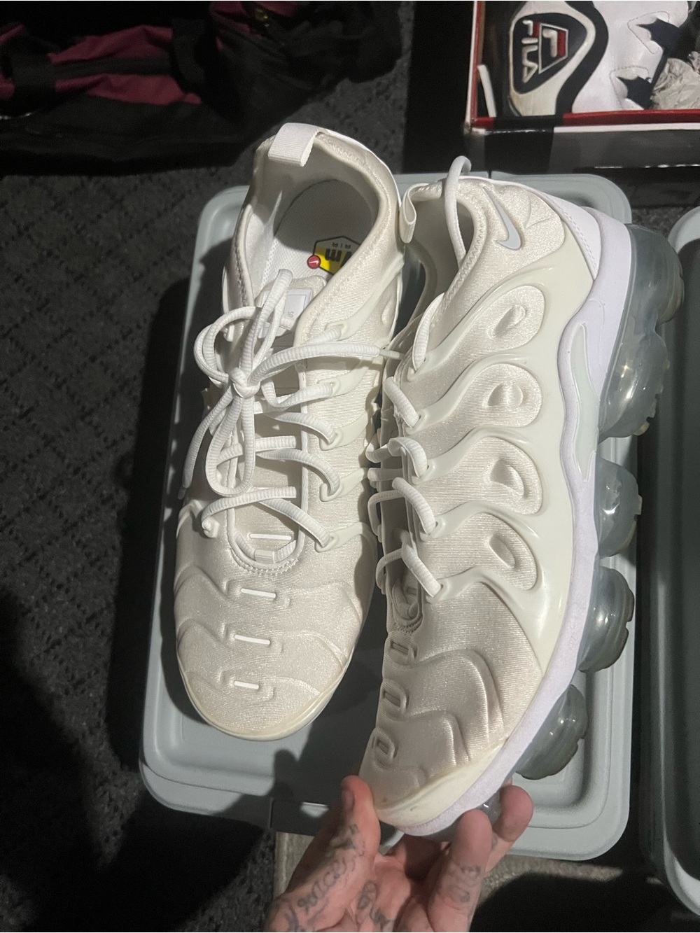Sz 12 men’s Nike vapor mac Cream Athletic Sneakers - Stylish Lightweight Comfort